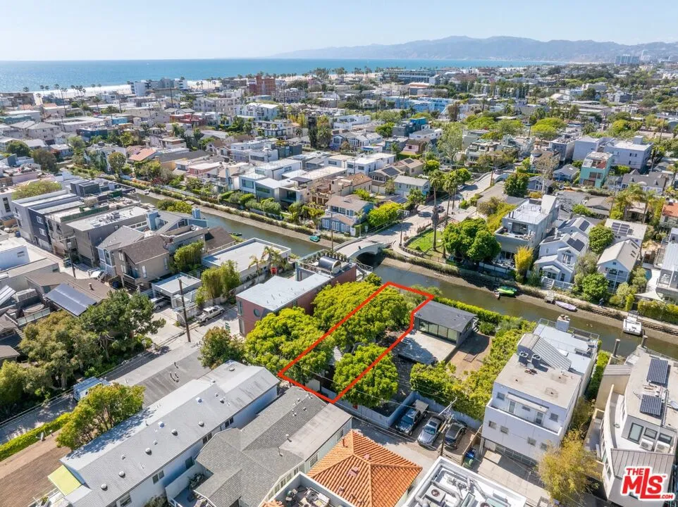 404 Linnie Canal Venice, CA 90291