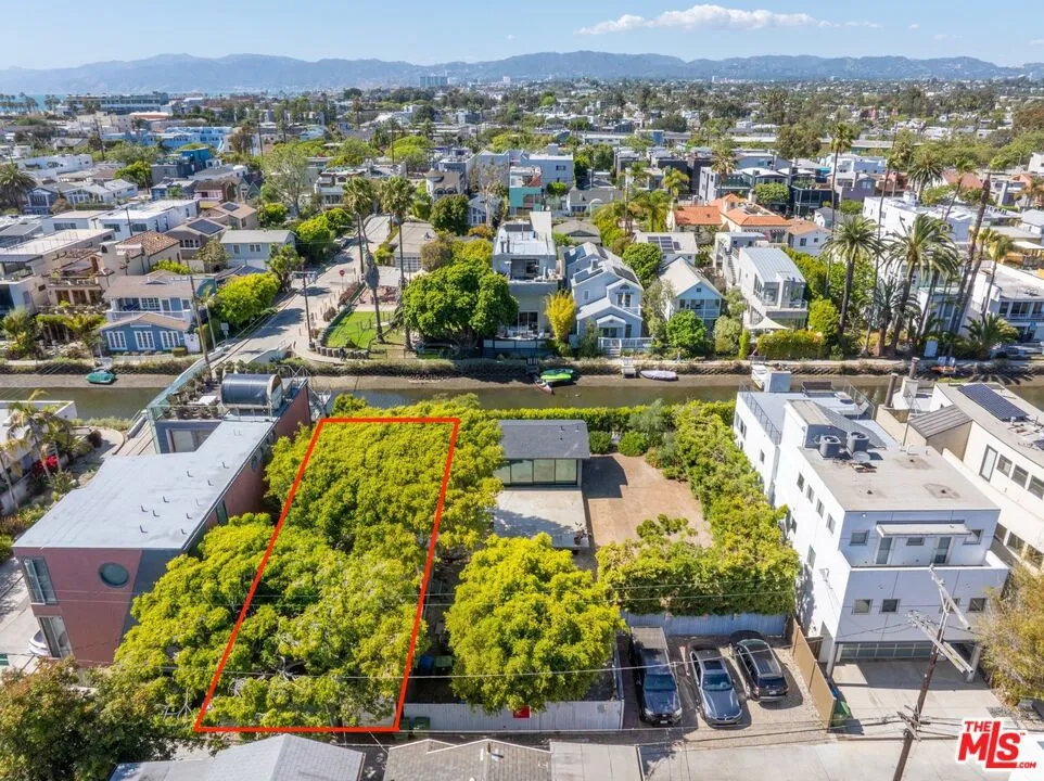404 Linnie Canal Venice, CA 90291