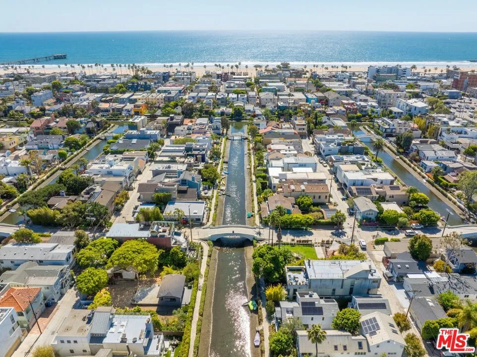 404 Linnie Canal Venice, CA 90291