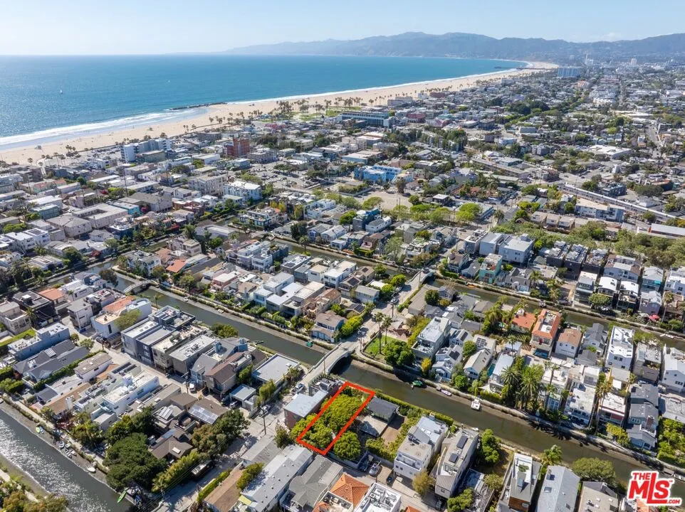 404 Linnie Canal Venice, CA 90291