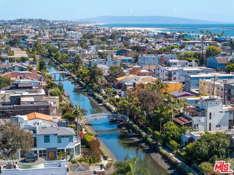 404 Linnie Canal Venice, CA 90291