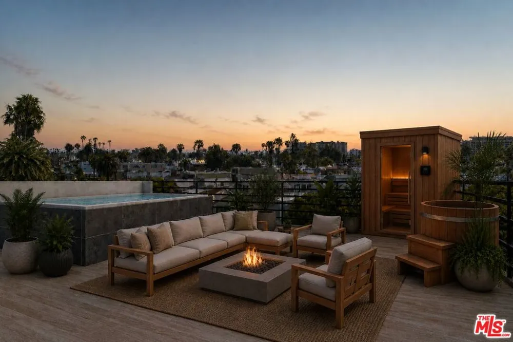 404 Linnie Canal Venice, CA 90291