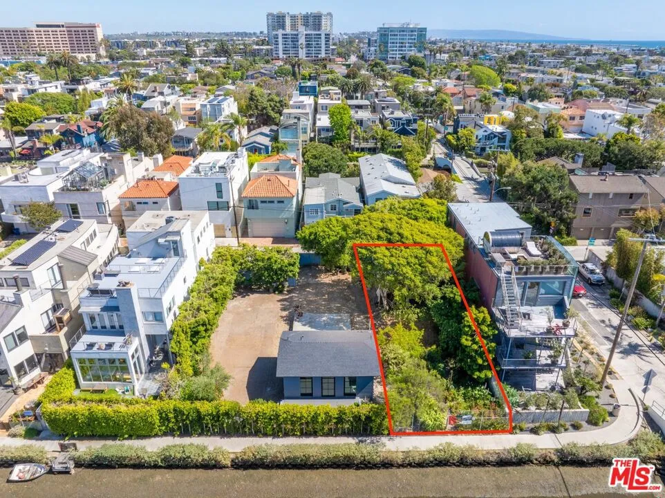 404 Linnie Canal Venice, CA 90291
