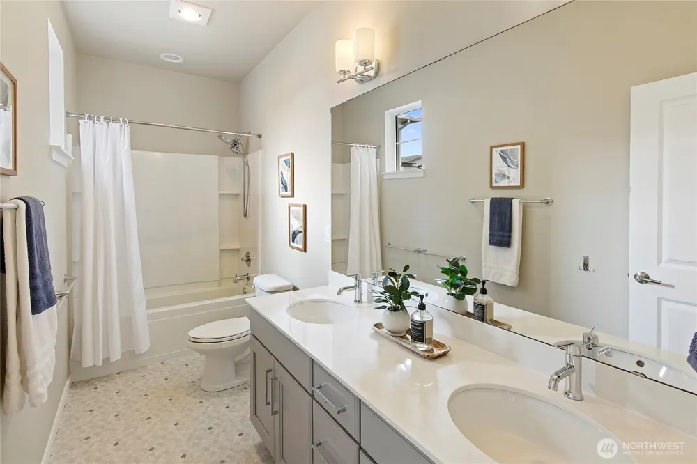 2424 NE Redford Street Poulsbo, WA 98370