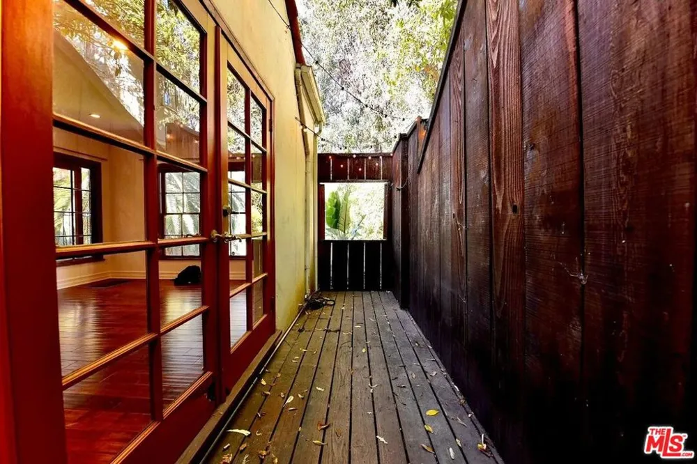 6776 Milner Road Los Angeles, CA 90068