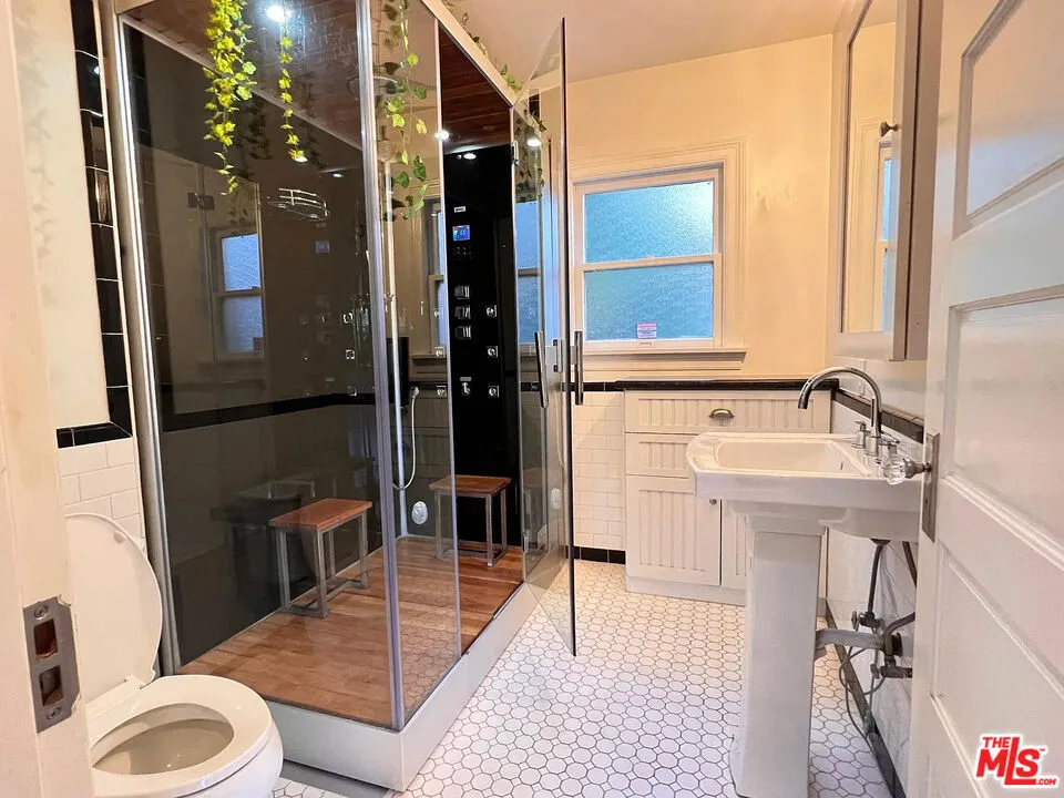 6776 Milner Road Los Angeles, CA 90068
