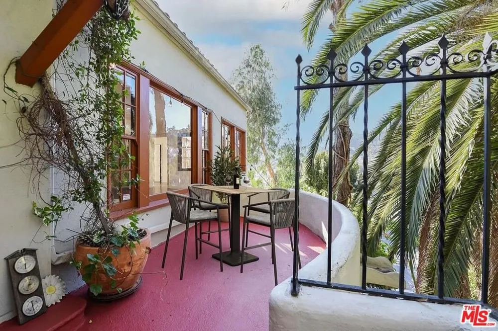 6776 Milner Road Los Angeles, CA 90068