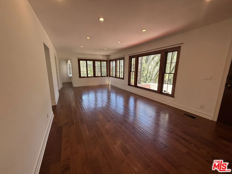 6776 Milner Road Los Angeles, CA 90068
