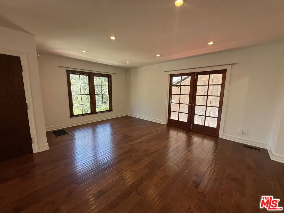 6776 Milner Road Los Angeles, CA 90068