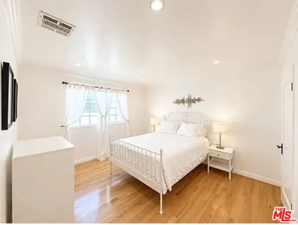 1028 12th Street #8 Santa Monica, CA 90403