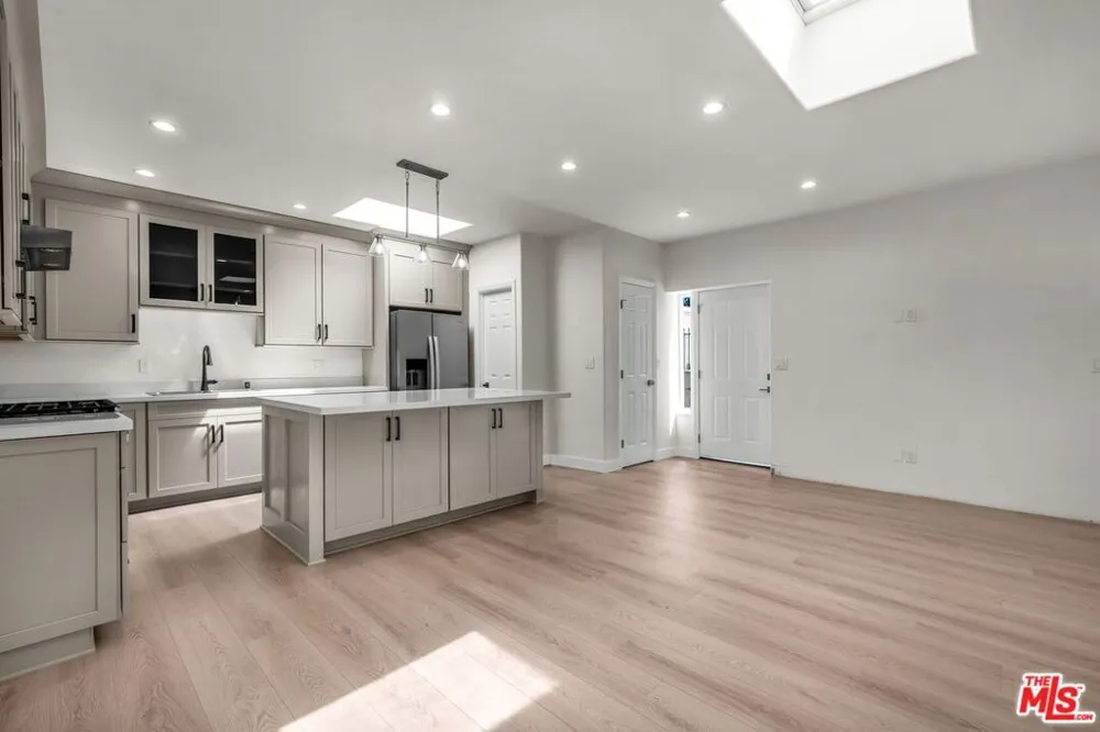 303 Culver Boulevard Playa del Rey, CA 90293