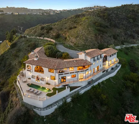 1924 Wattles Drive