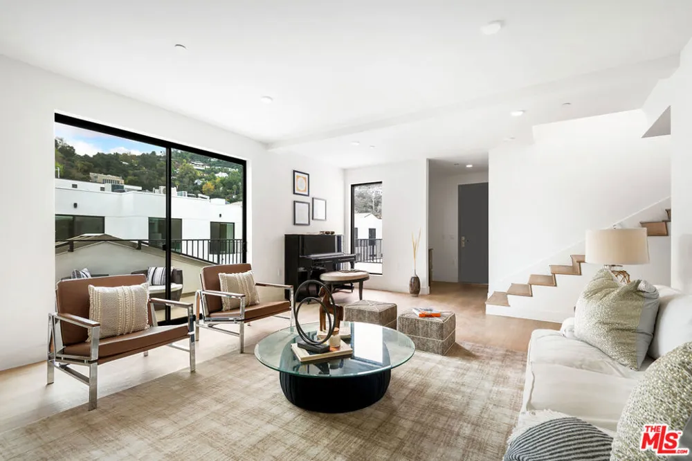 3659 Regal Place Los Angeles, CA 90068