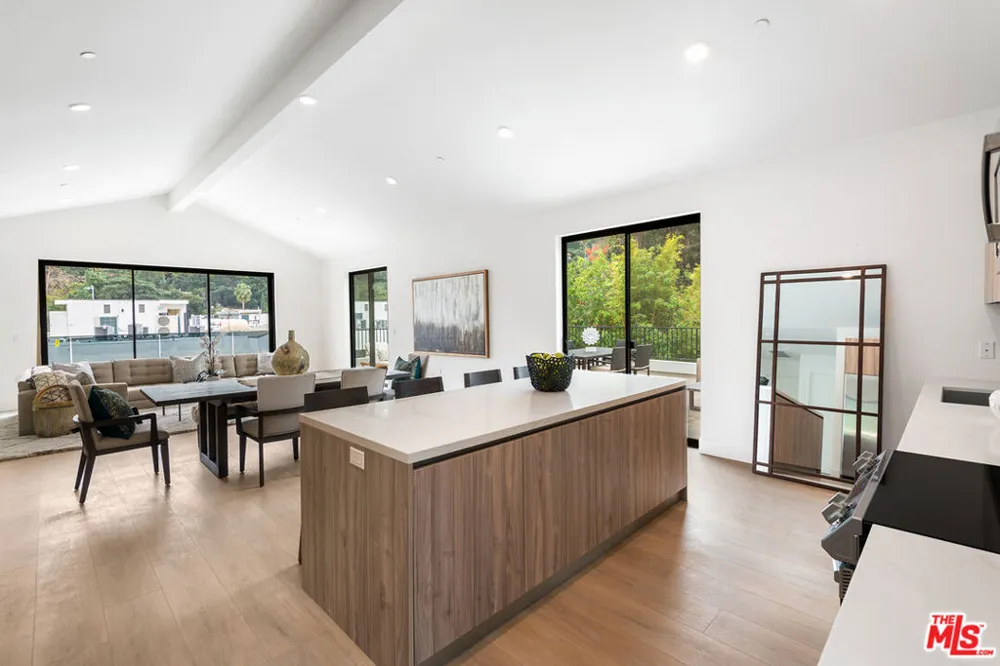 3659 Regal Place Los Angeles, CA 90068