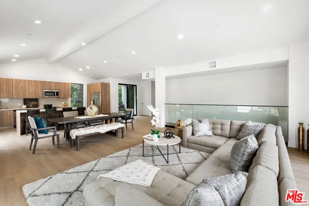 3659 Regal Place Los Angeles, CA 90068
