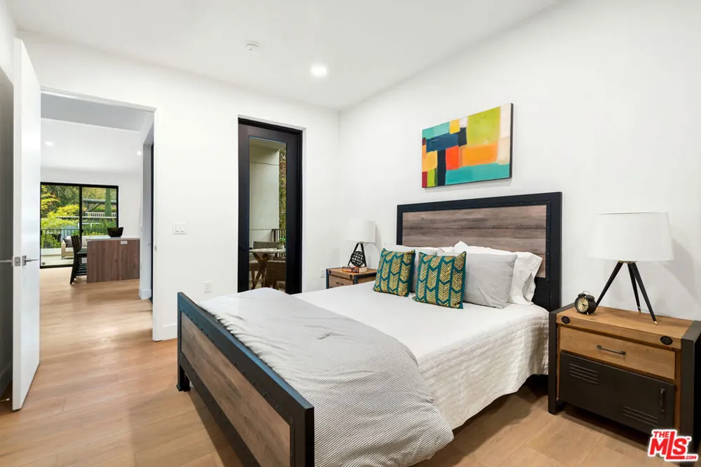 3659 Regal Place Los Angeles, CA 90068