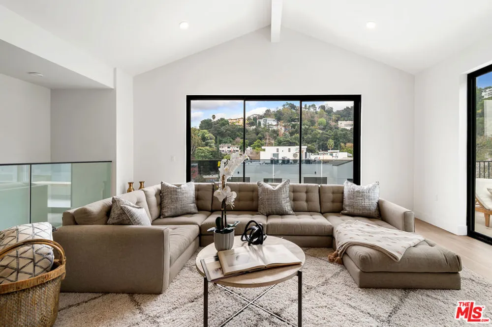 3659 Regal Place Los Angeles, CA 90068