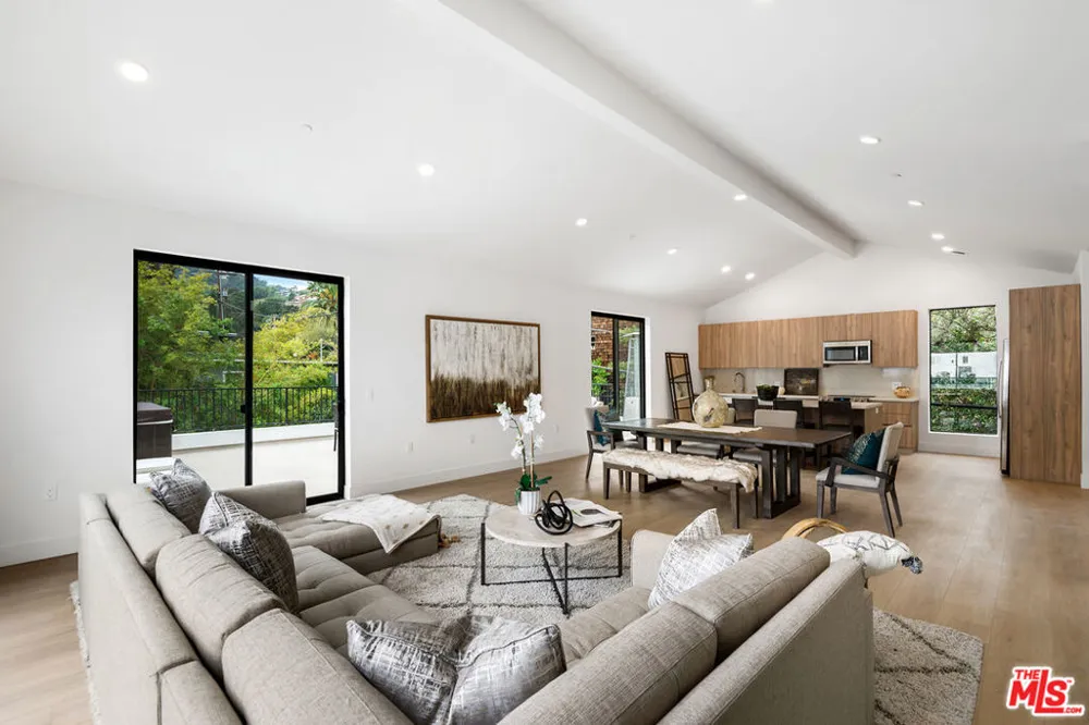3659 Regal Place Los Angeles, CA 90068