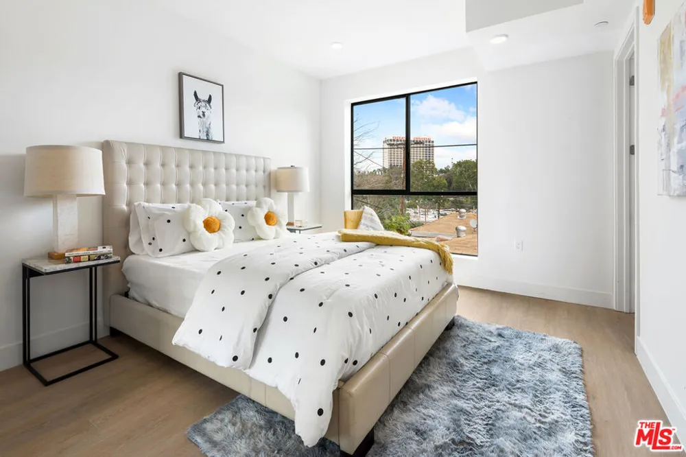 3659 Regal Place Los Angeles, CA 90068