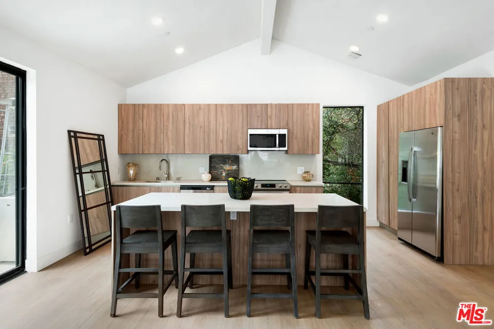 3659 Regal Place Los Angeles, CA 90068