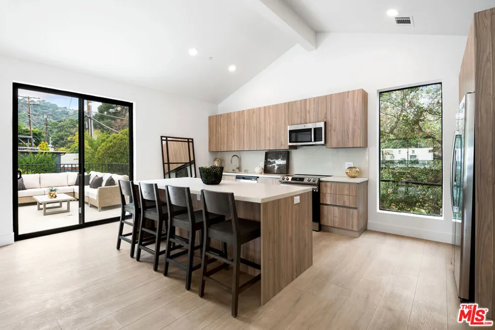 3659 Regal Place Los Angeles, CA 90068