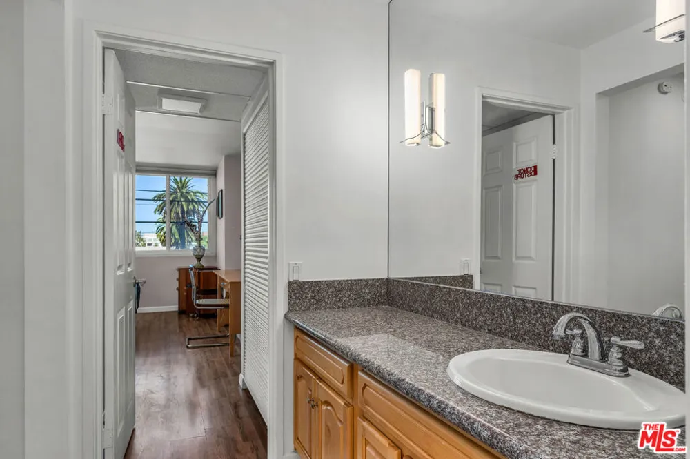 421 S La Fayette Park Place #210 Los Angeles, CA 90057