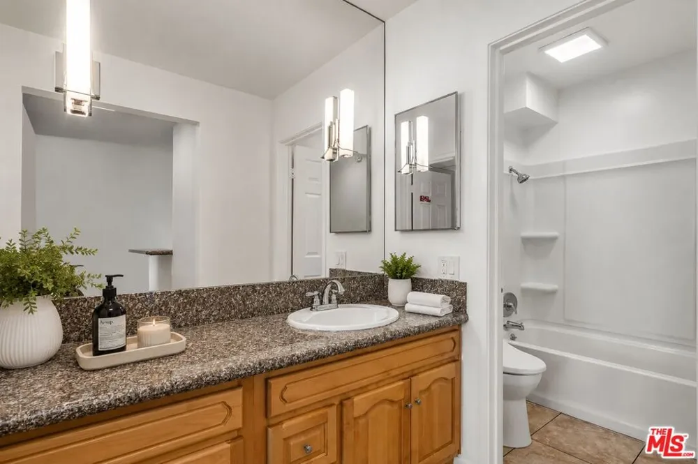 421 S La Fayette Park Place #210 Los Angeles, CA 90057