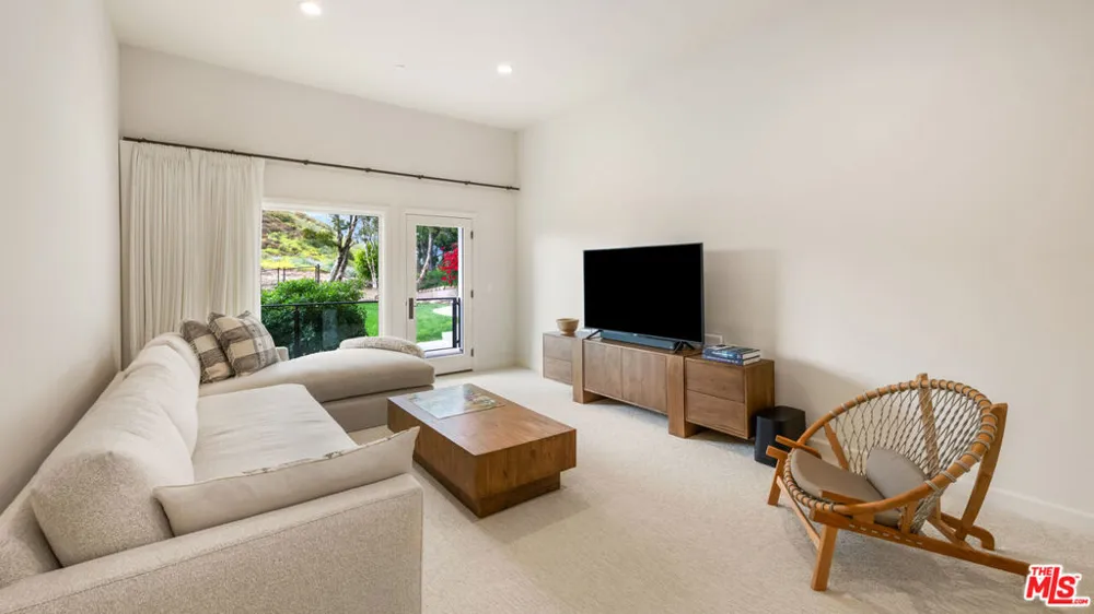 27445 Winding Way Malibu, CA 90265