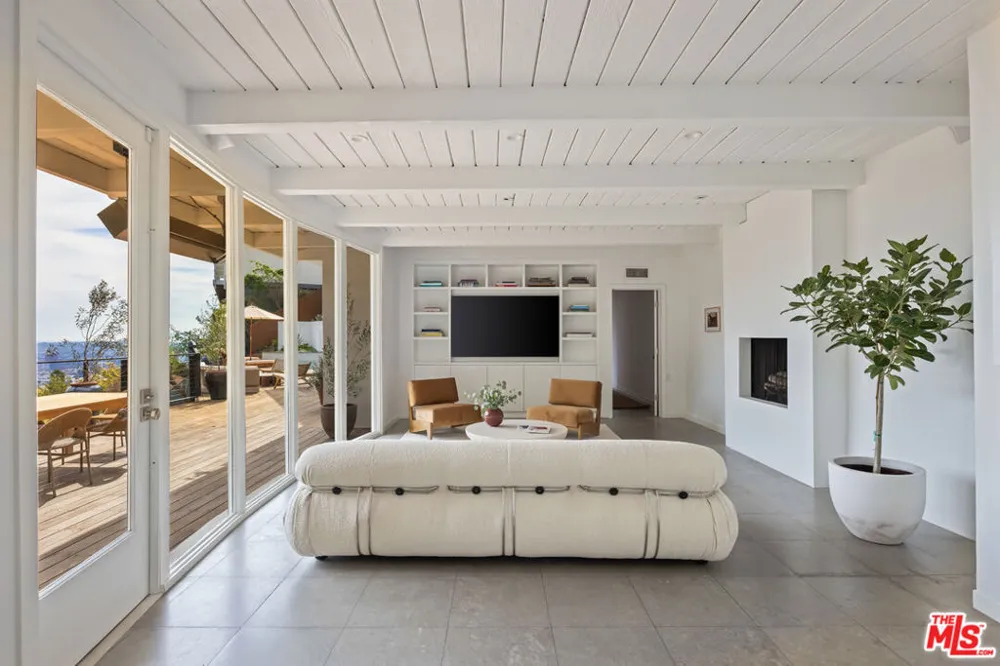 1568 Viewsite Drive Los Angeles, CA 90069