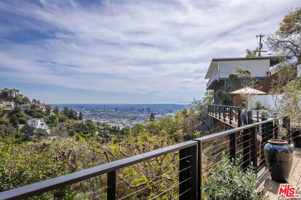1568 Viewsite Drive Los Angeles, CA 90069