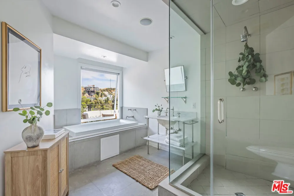 1568 Viewsite Drive Los Angeles, CA 90069