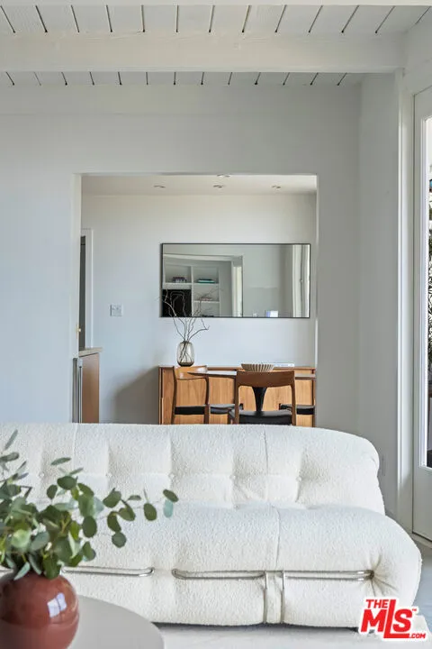 1568 Viewsite Drive Los Angeles, CA 90069