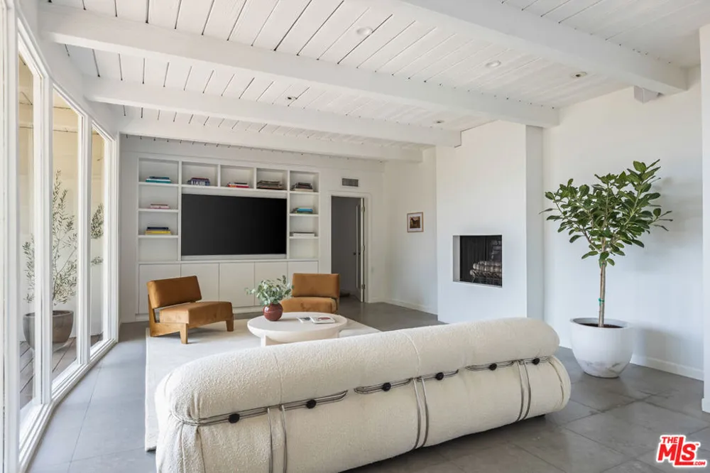1568 Viewsite Drive Los Angeles, CA 90069
