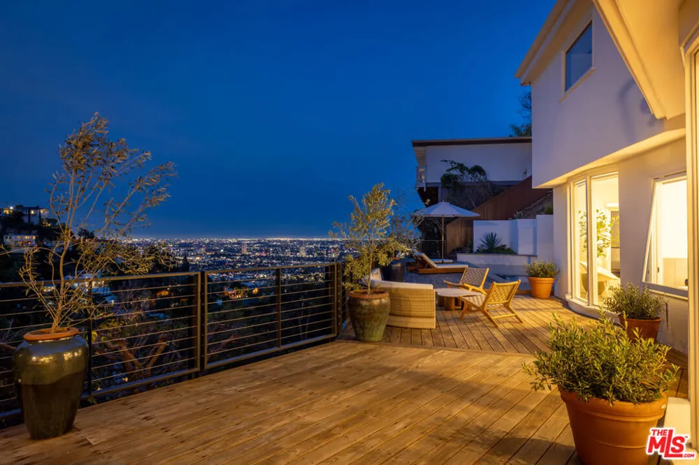 1568 Viewsite Drive Los Angeles, CA 90069