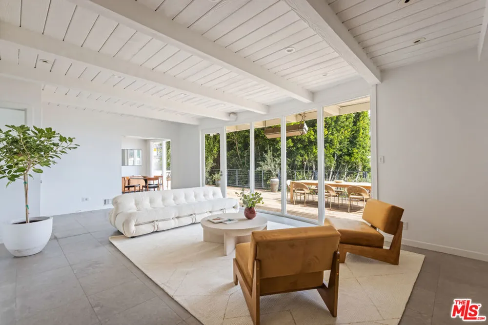 1568 Viewsite Drive Los Angeles, CA 90069