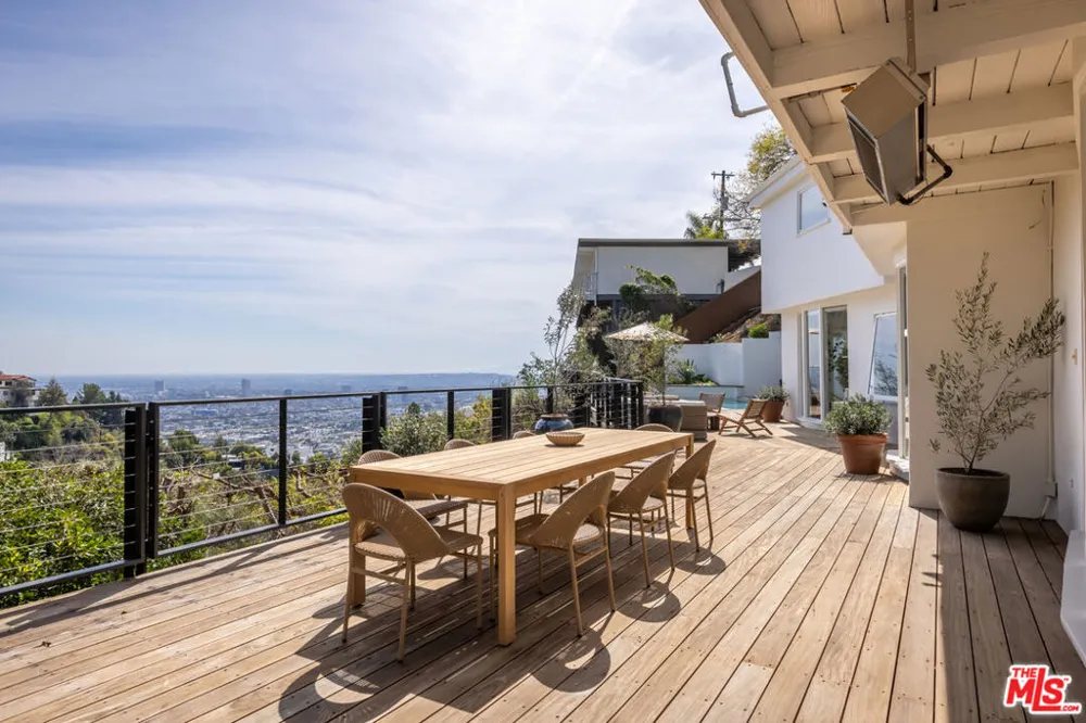 1568 Viewsite Drive Los Angeles, CA 90069