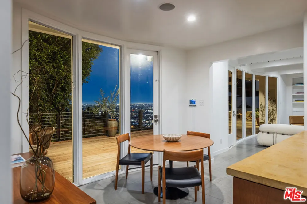 1568 Viewsite Drive Los Angeles, CA 90069