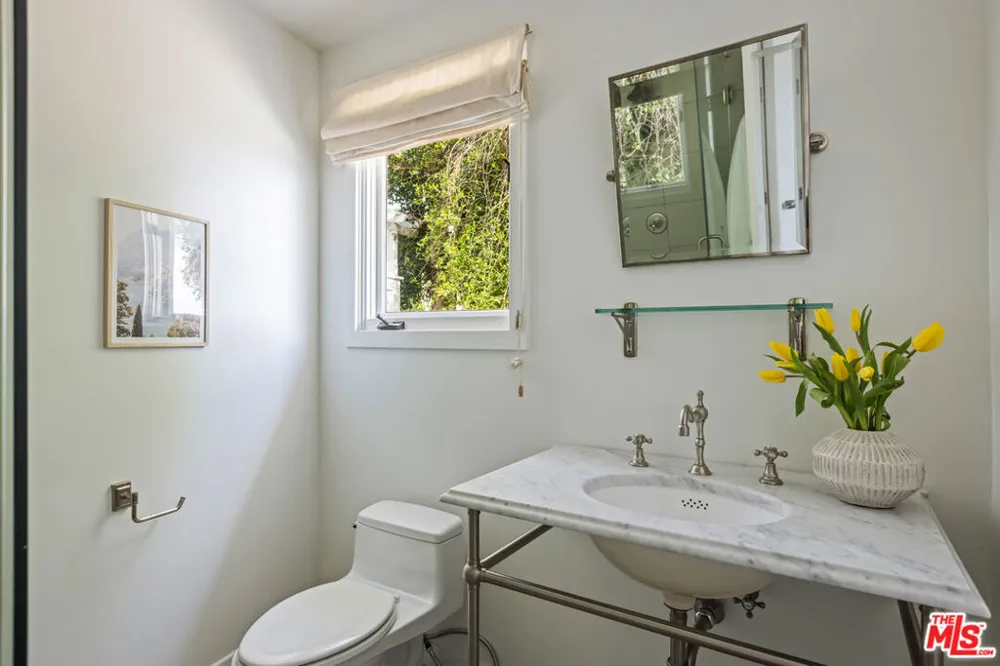 1568 Viewsite Drive Los Angeles, CA 90069