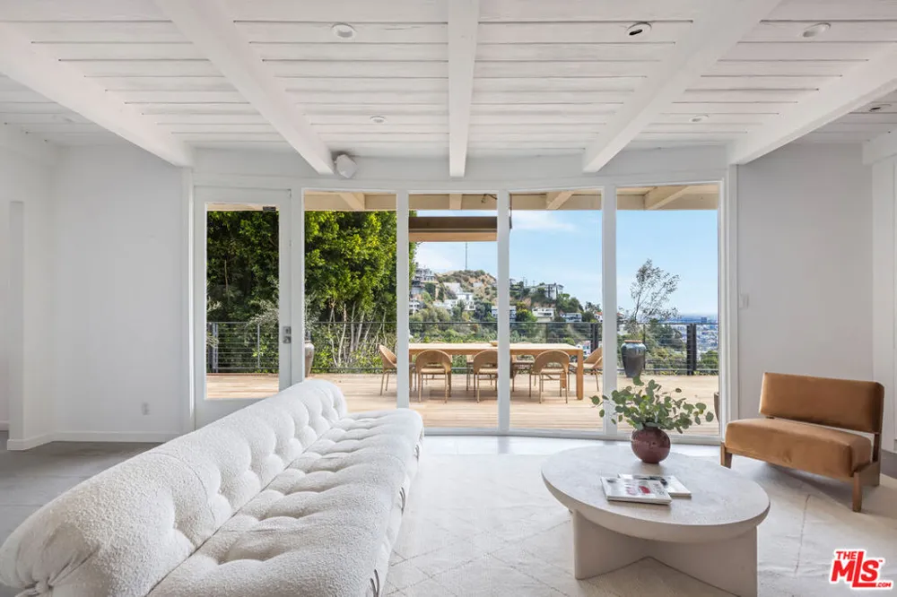 1568 Viewsite Drive Los Angeles, CA 90069