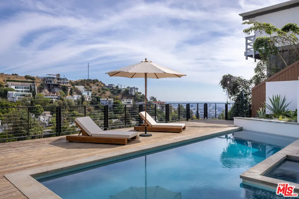 1568 Viewsite Drive Los Angeles, CA 90069