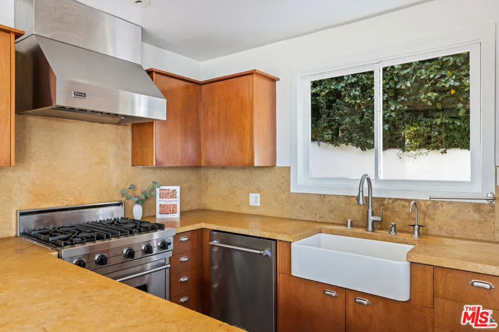 1568 Viewsite Drive Los Angeles, CA 90069