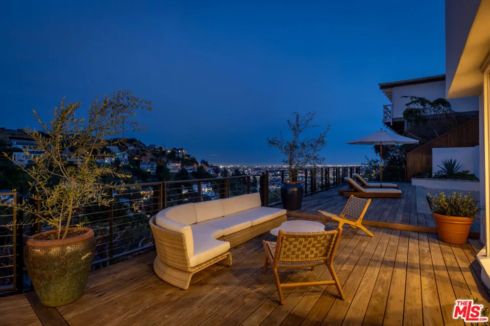 1568 Viewsite Drive Los Angeles, CA 90069