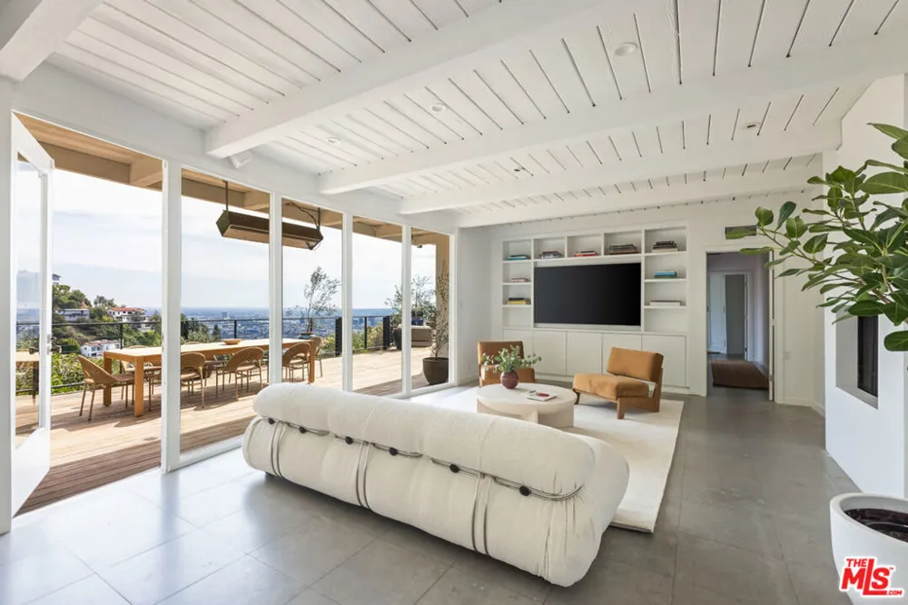 1568 Viewsite Drive Los Angeles, CA 90069