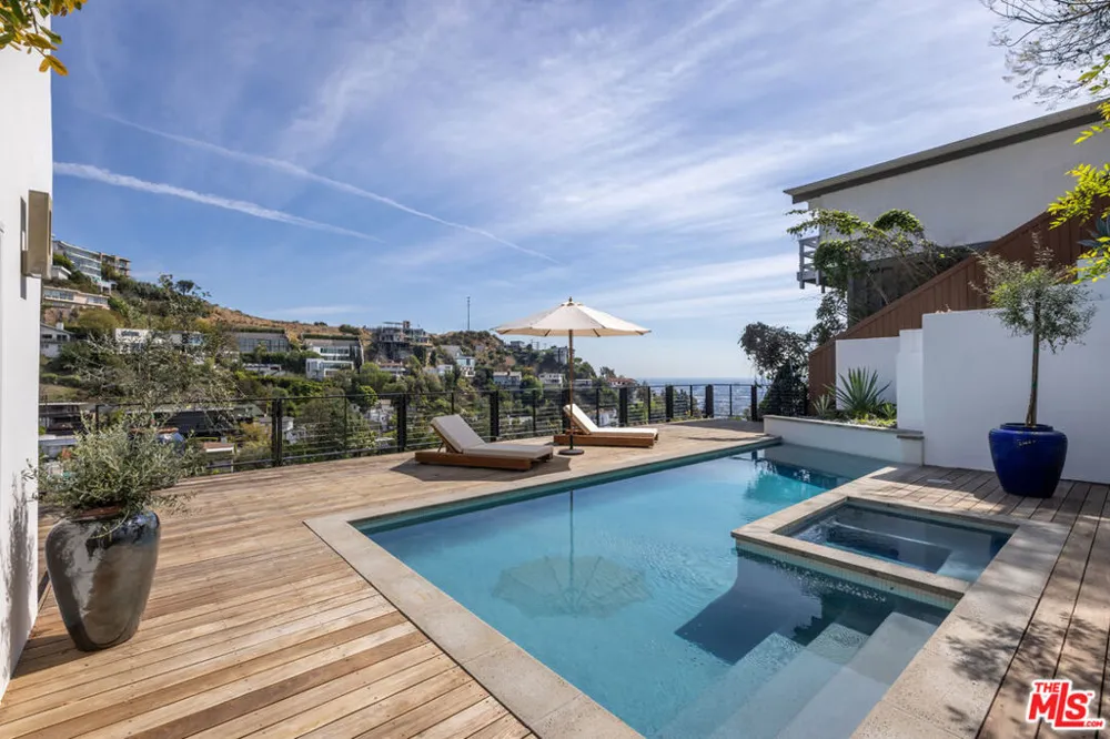 1568 Viewsite Drive Los Angeles, CA 90069