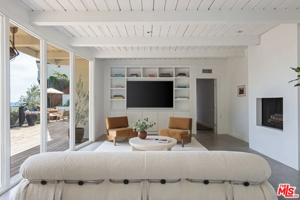 1568 Viewsite Drive Los Angeles, CA 90069