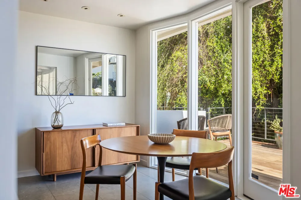 1568 Viewsite Drive Los Angeles, CA 90069