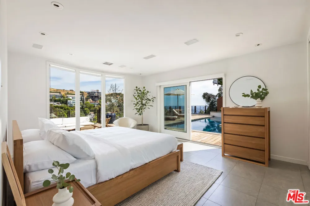 1568 Viewsite Drive Los Angeles, CA 90069