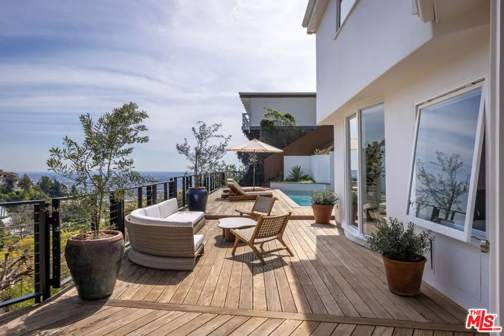 1568 Viewsite Drive Los Angeles, CA 90069