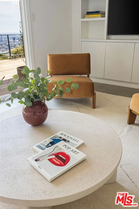 1568 Viewsite Drive Los Angeles, CA 90069