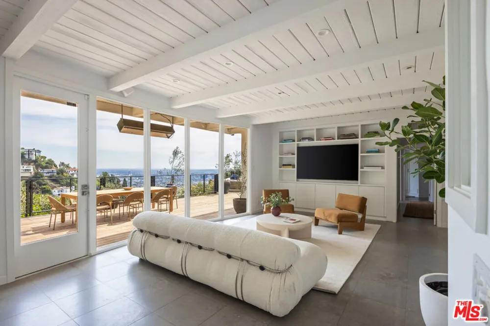1568 Viewsite Drive Los Angeles, CA 90069